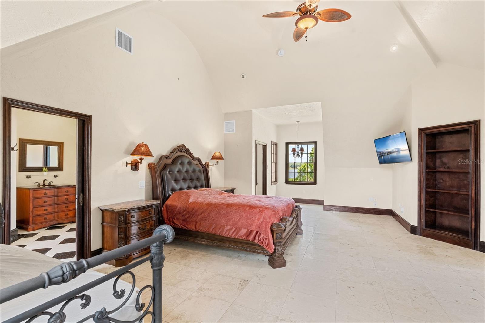 5366 N LAKE FARMS RD