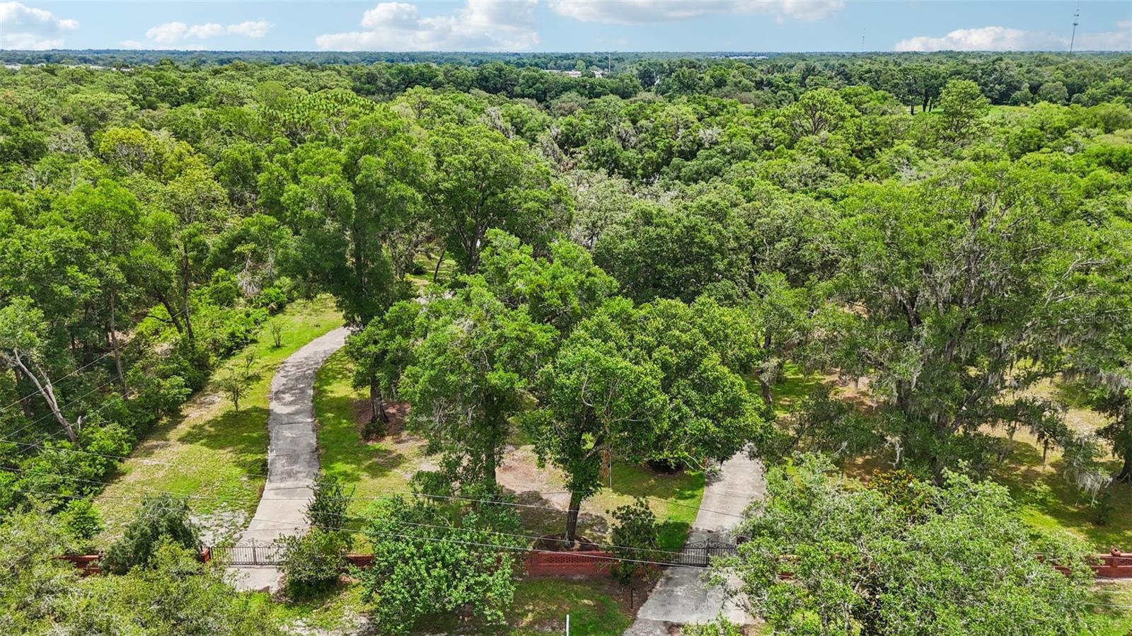 2221 OAK HILL DR