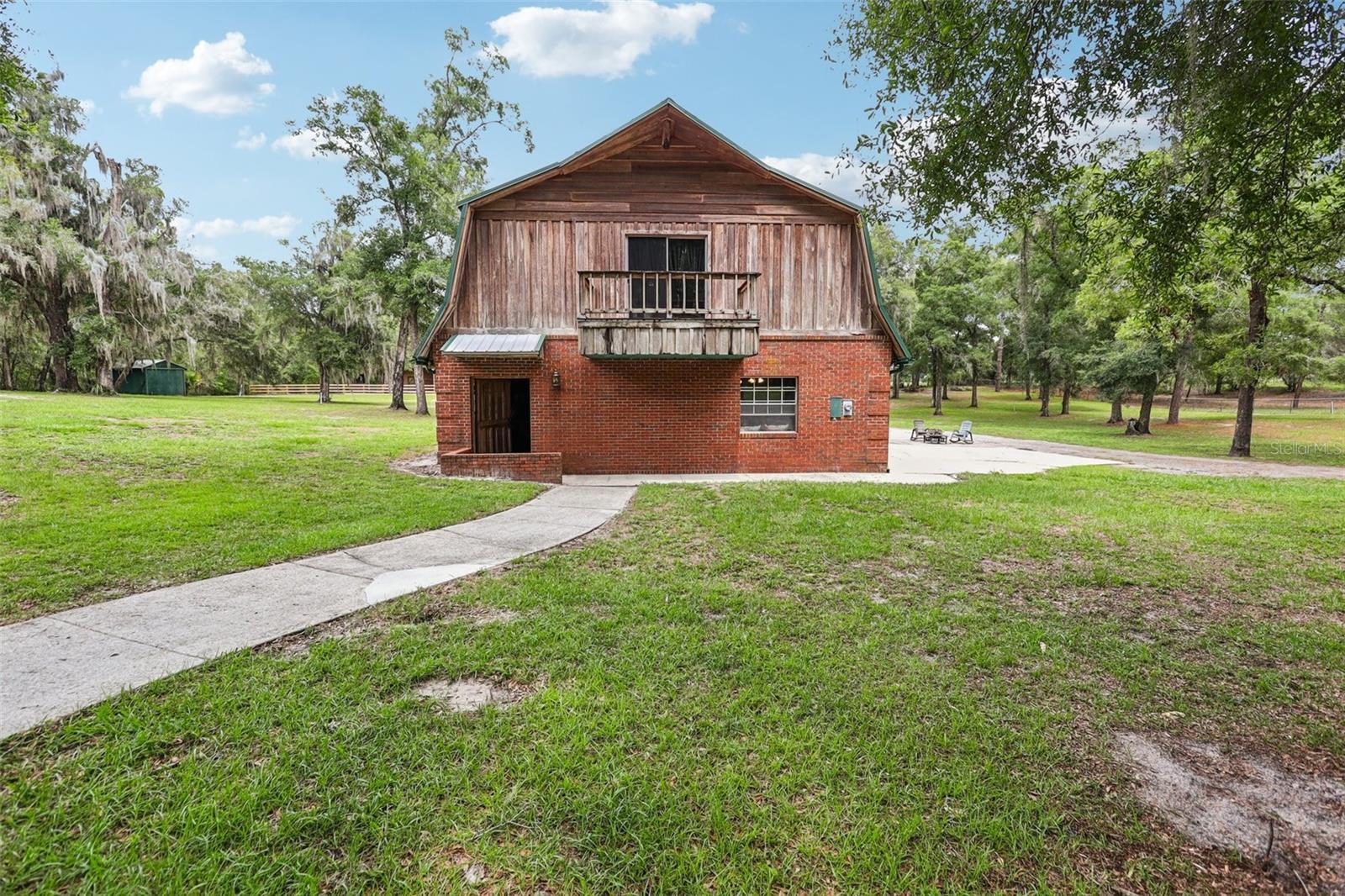 2221 OAK HILL DR