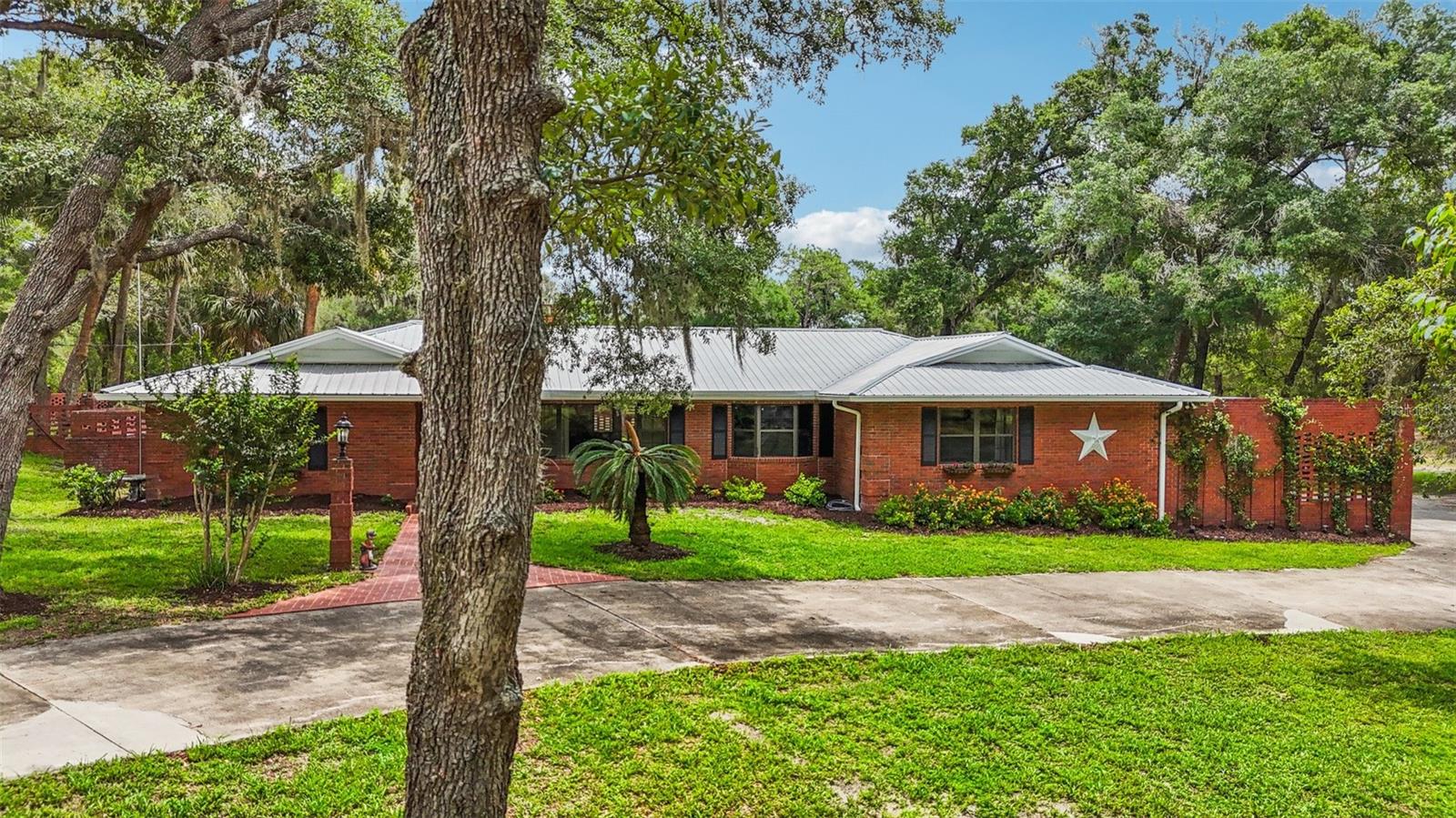2221 OAK HILL DR