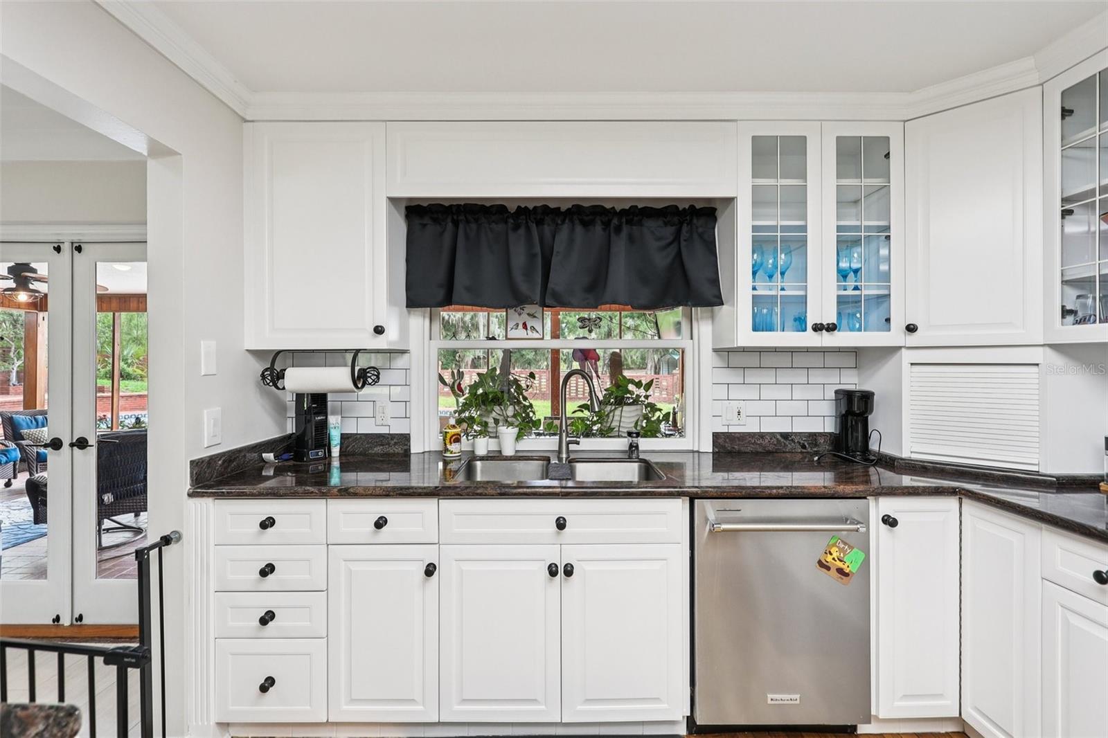 2221 OAK HILL DR