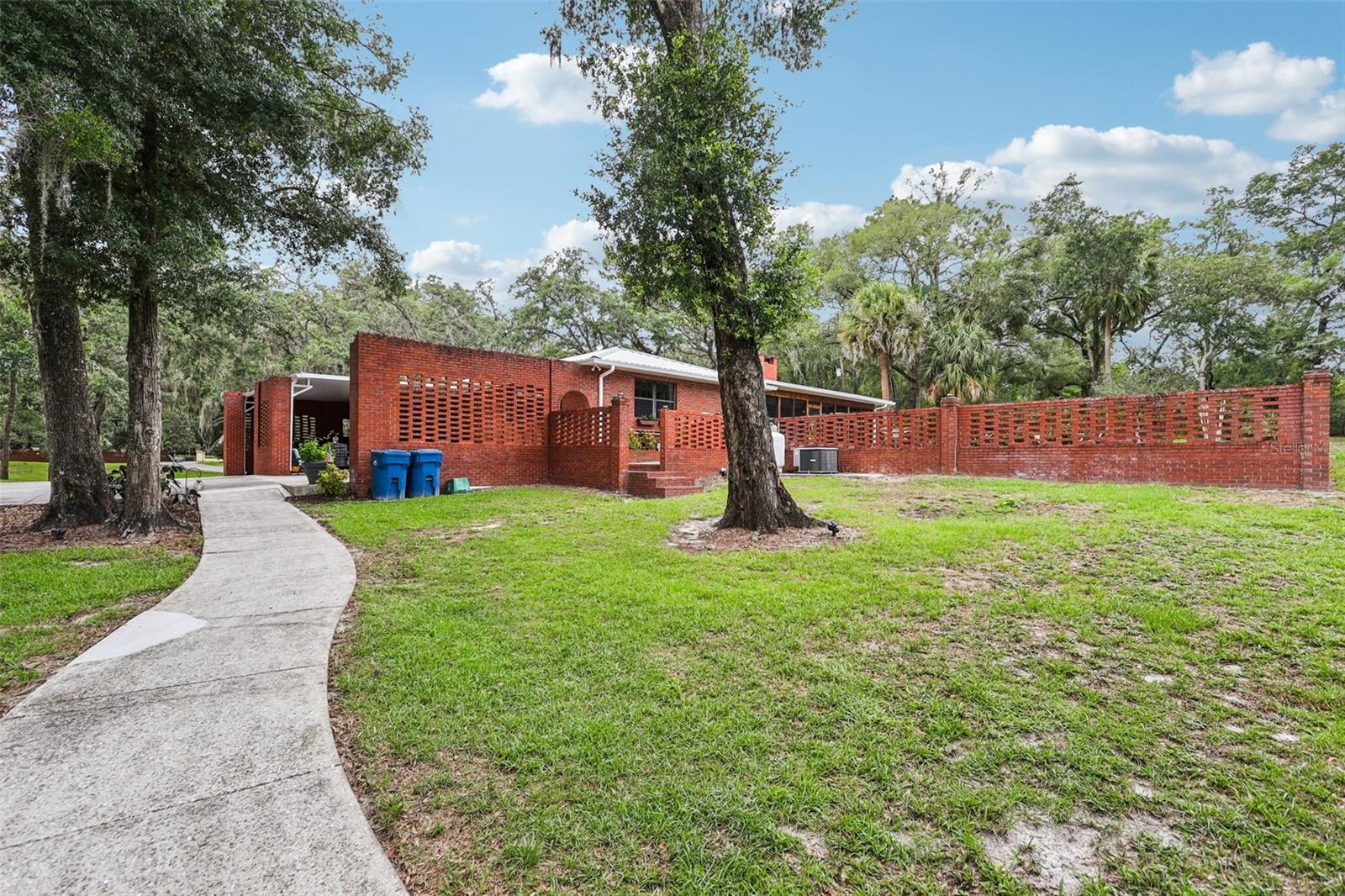 2221 OAK HILL DR
