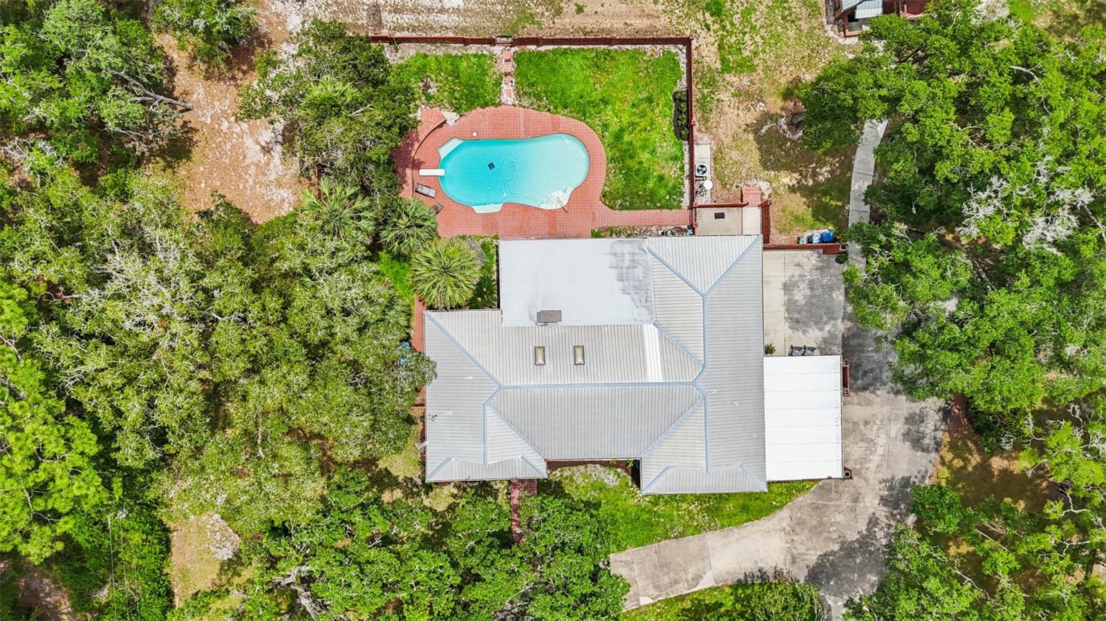 2221 OAK HILL DR