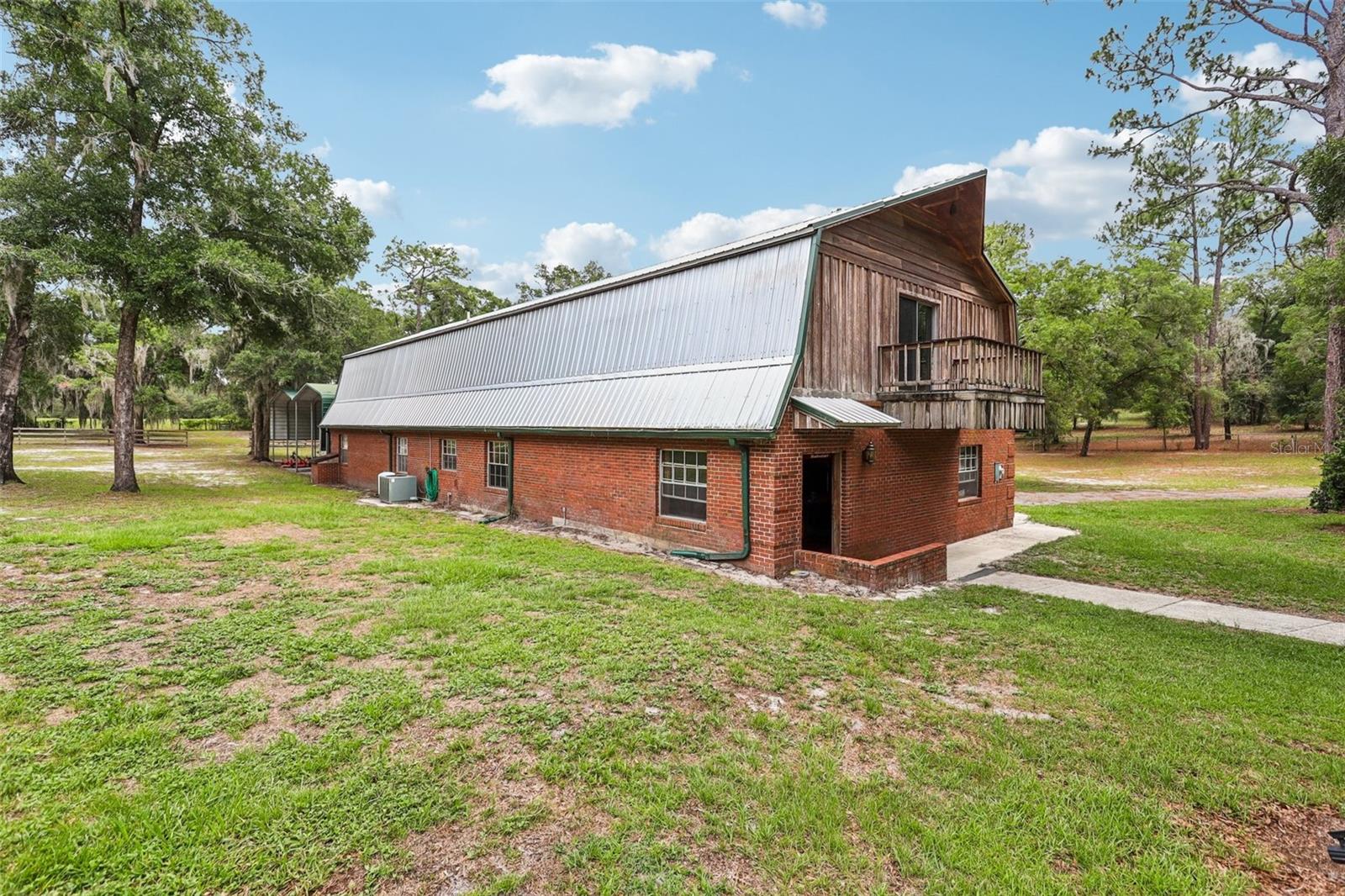 2221 OAK HILL DR