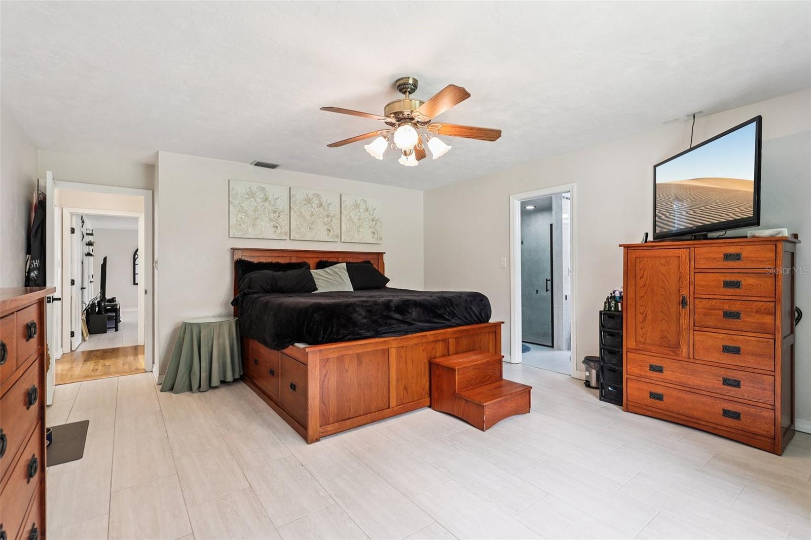 2221 OAK HILL DR