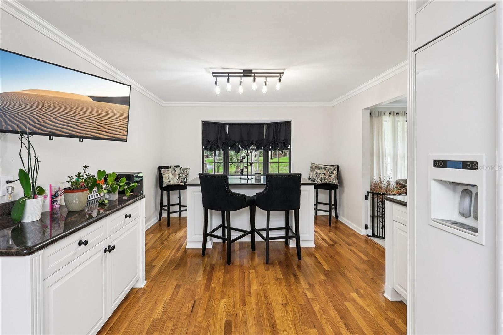2221 OAK HILL DR