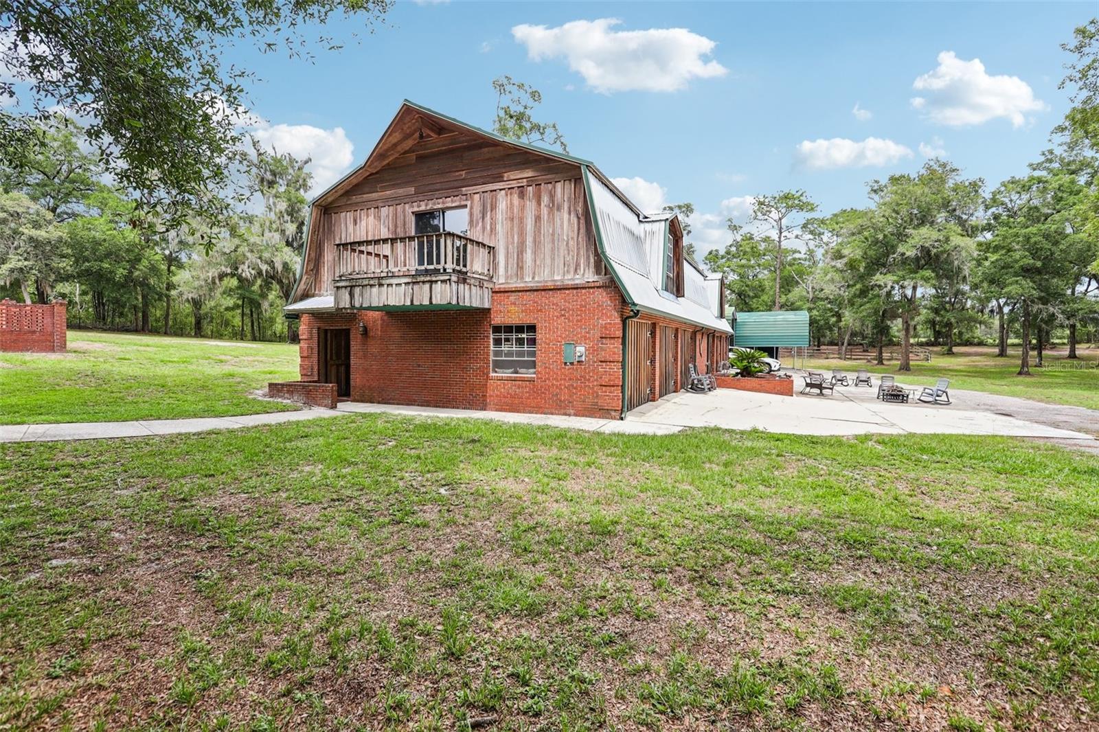 2221 OAK HILL DR