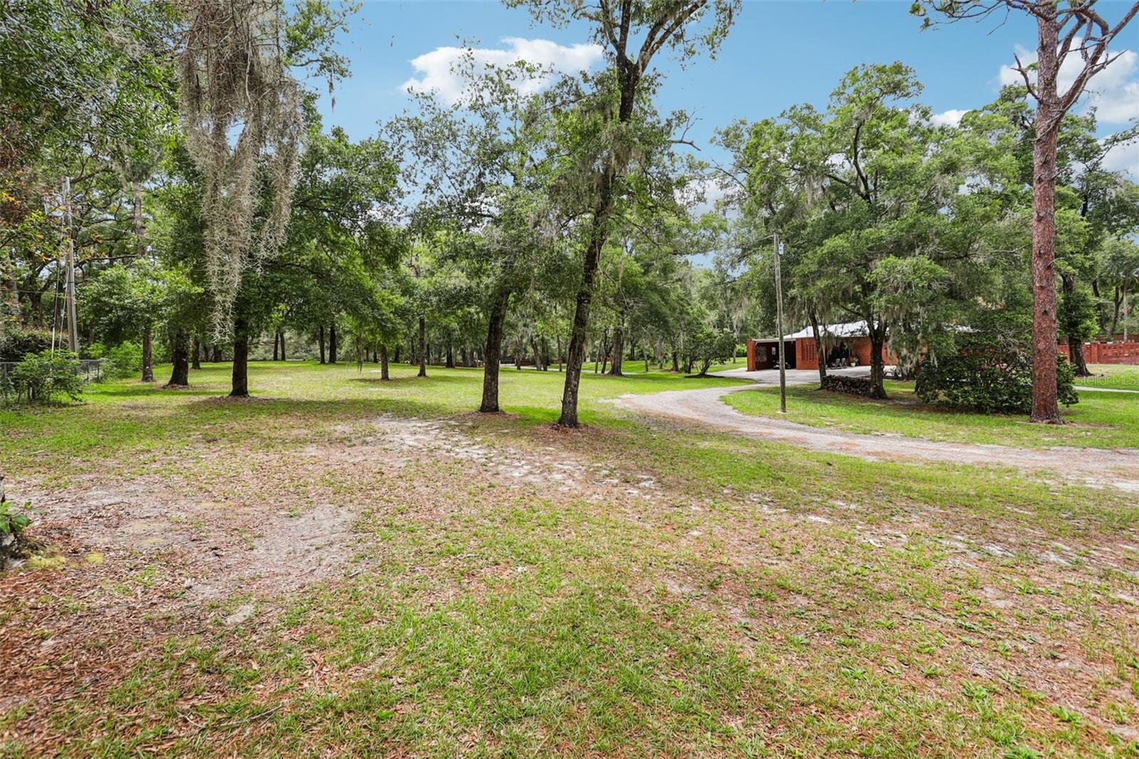 2221 OAK HILL DR