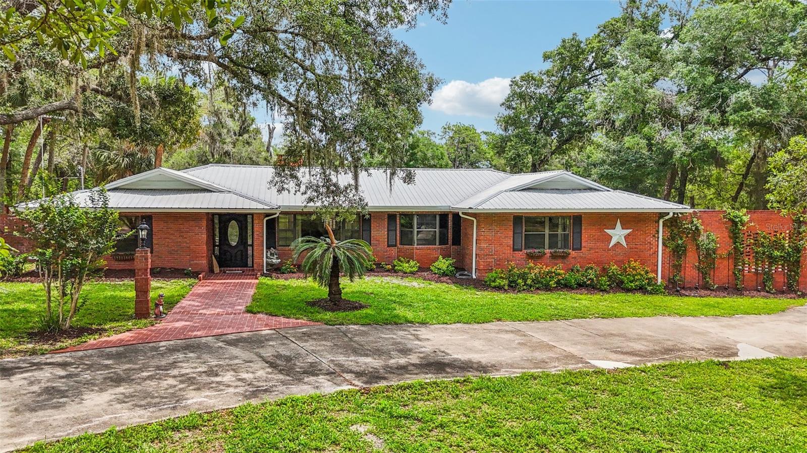 2221 OAK HILL DR