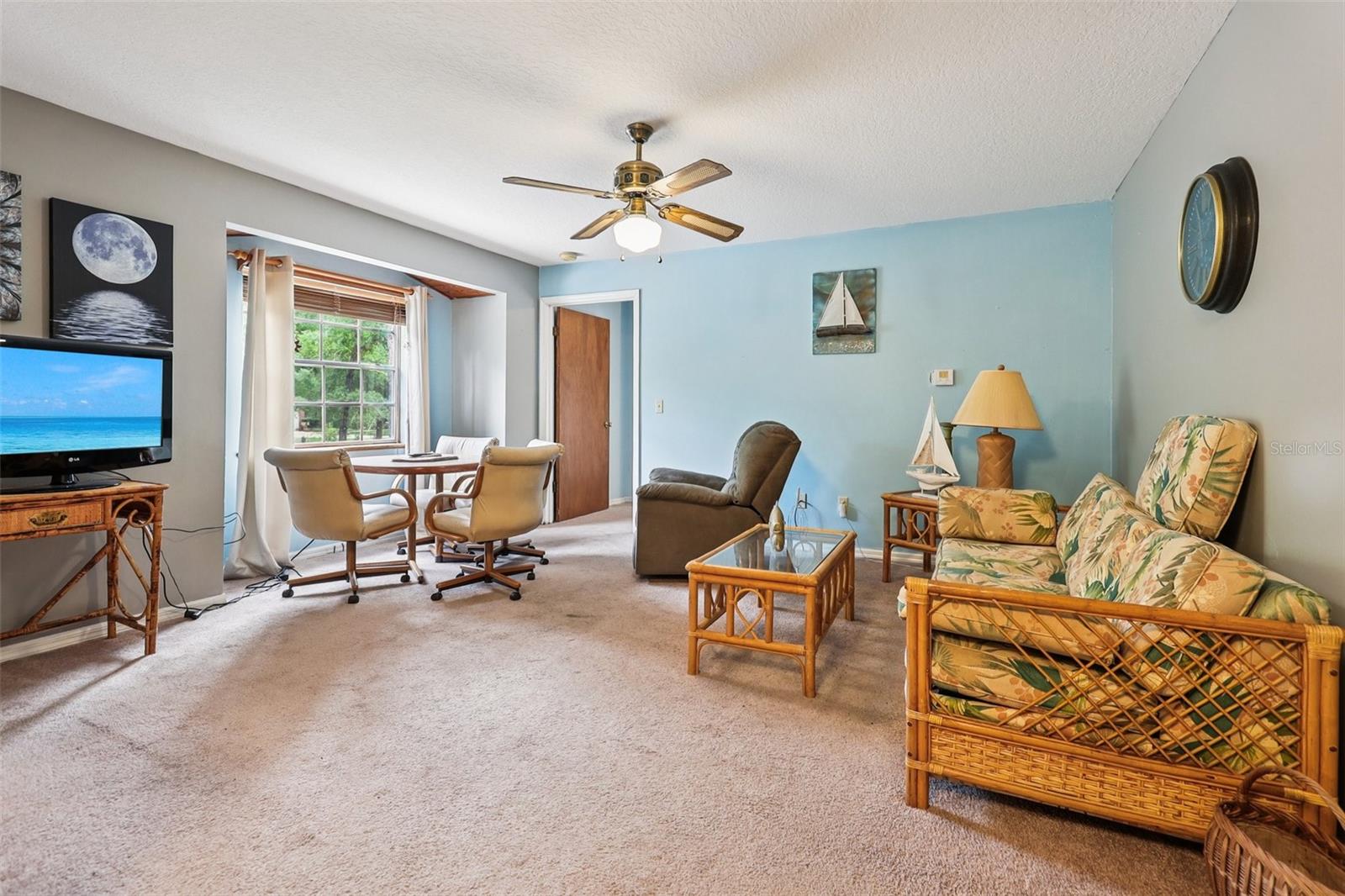 2221 OAK HILL DR