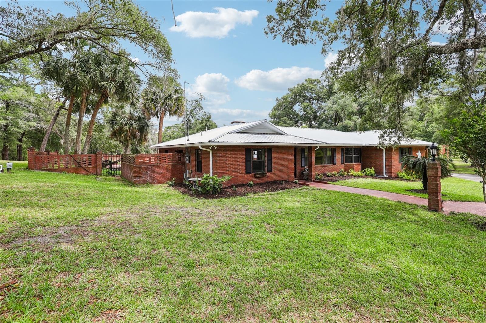 2221 OAK HILL DR