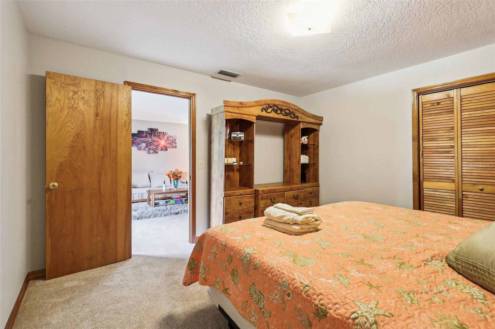 2221 OAK HILL DR