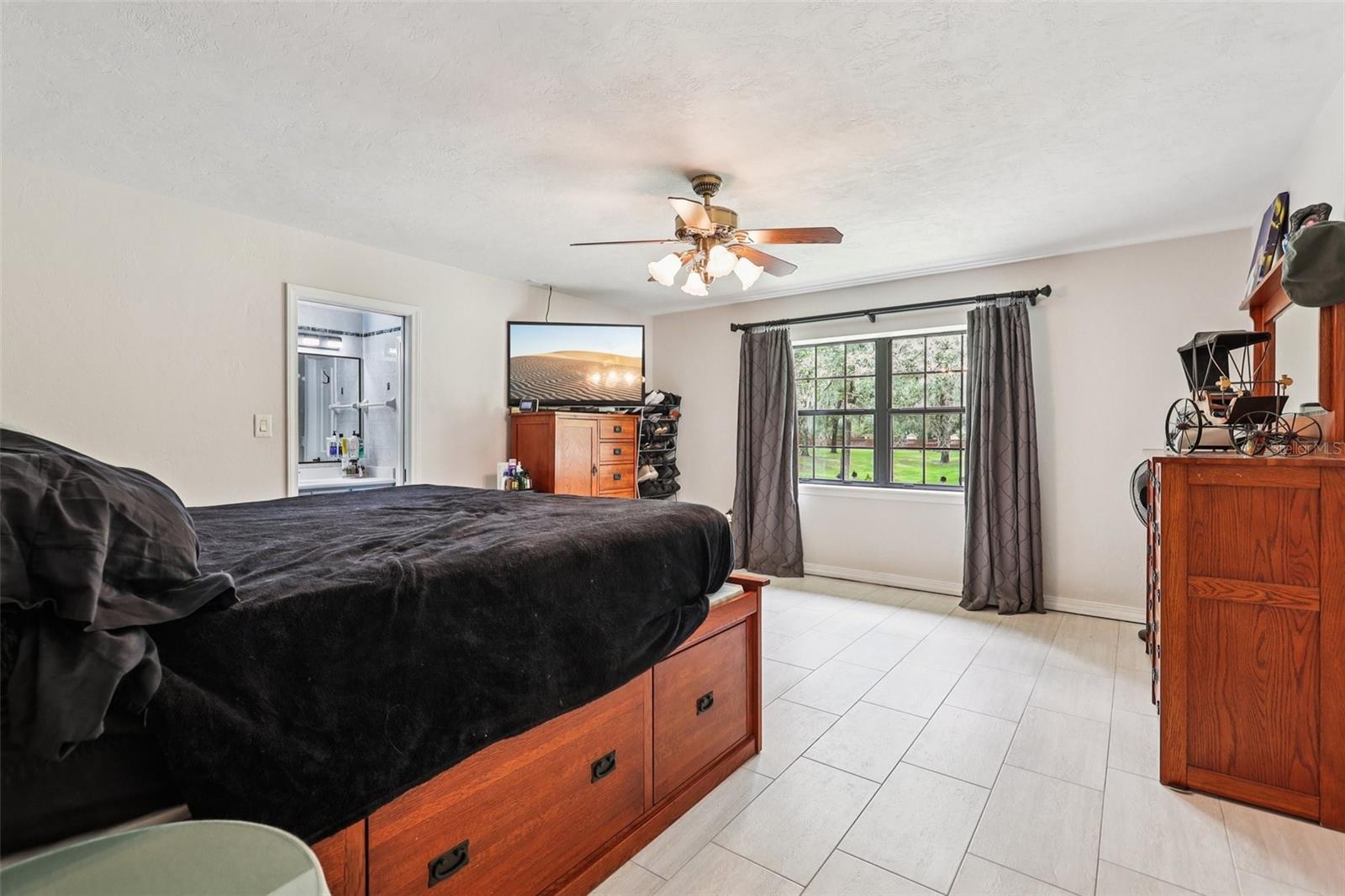 2221 OAK HILL DR