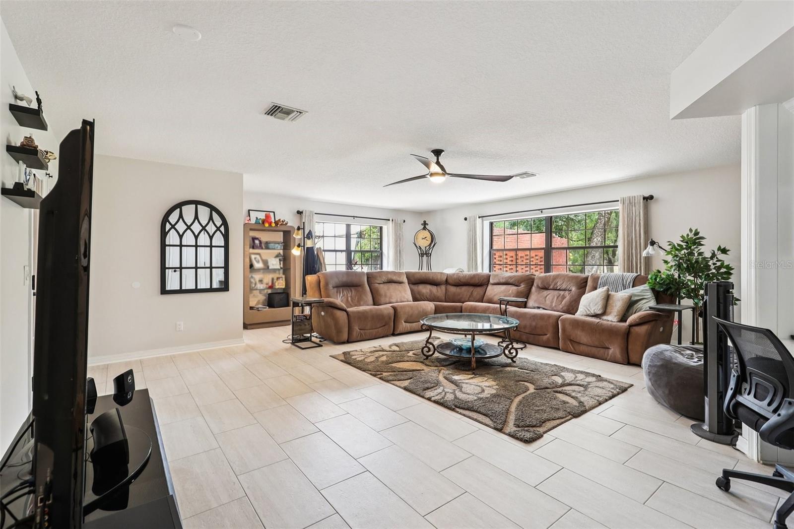 2221 OAK HILL DR