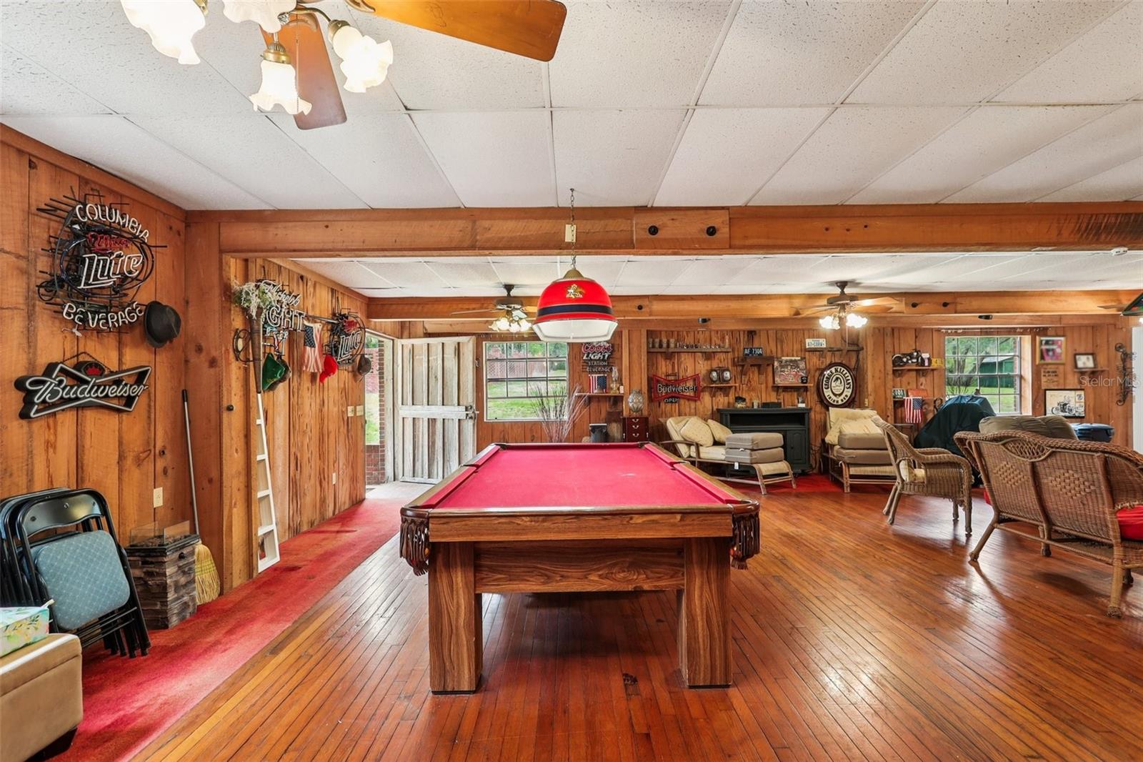 2221 OAK HILL DR