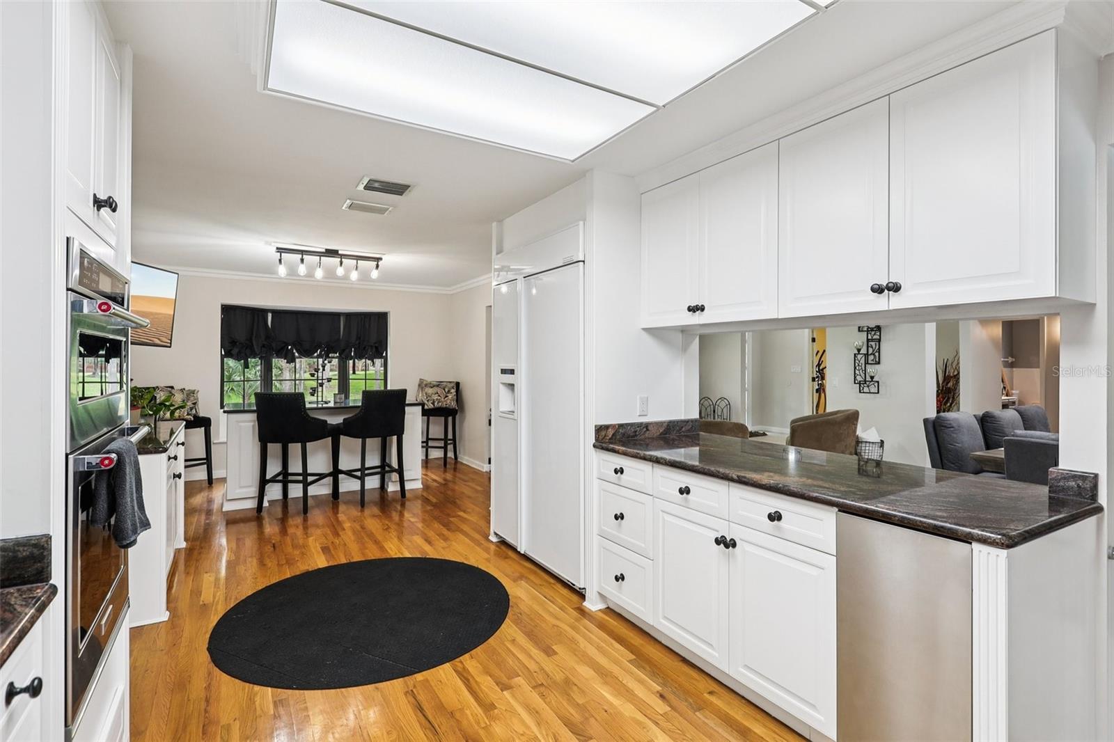 2221 OAK HILL DR
