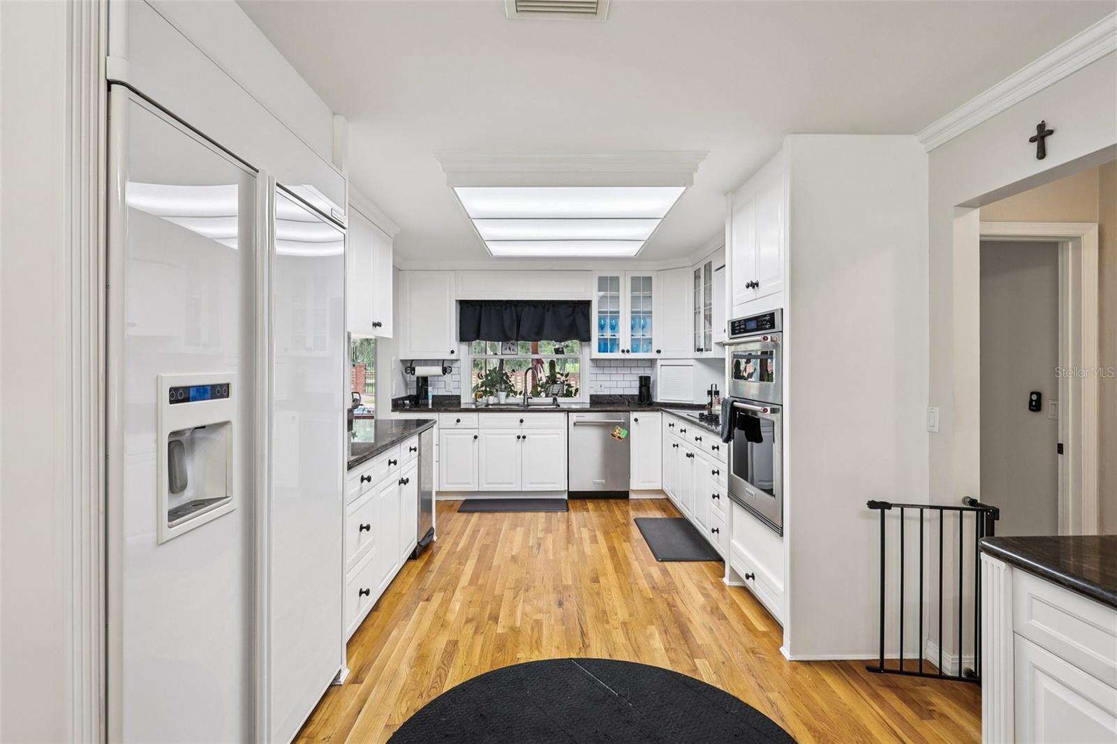 2221 OAK HILL DR