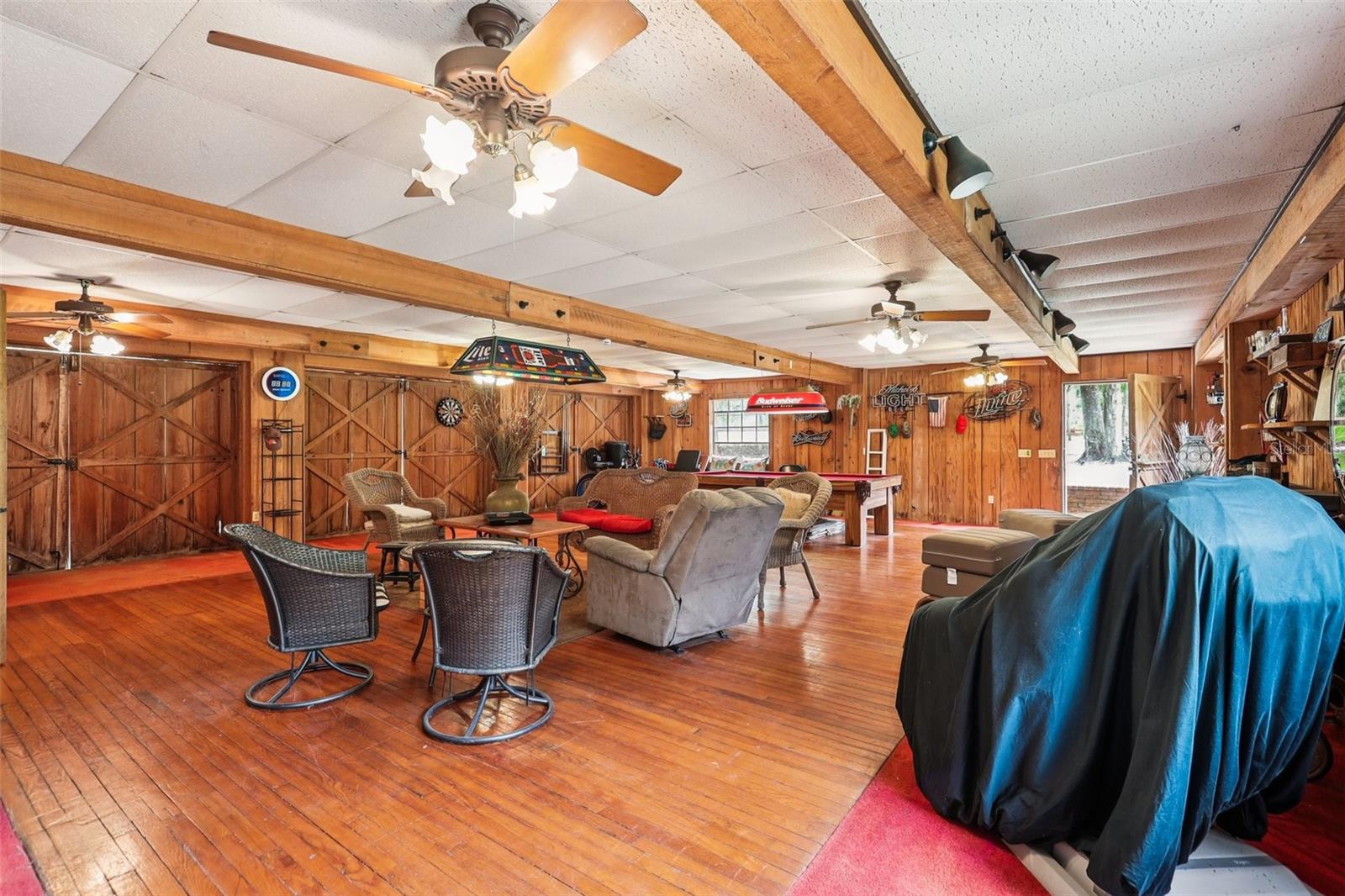 2221 OAK HILL DR