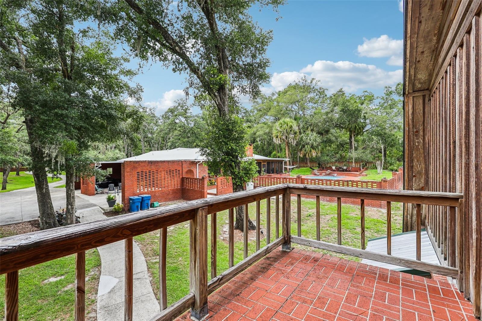 2221 OAK HILL DR