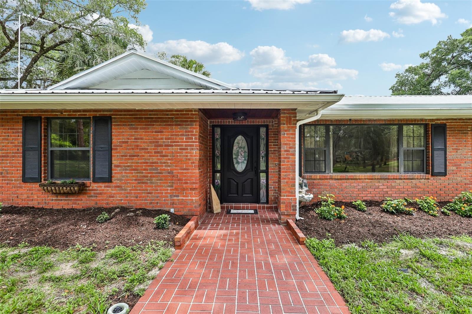 2221 OAK HILL DR