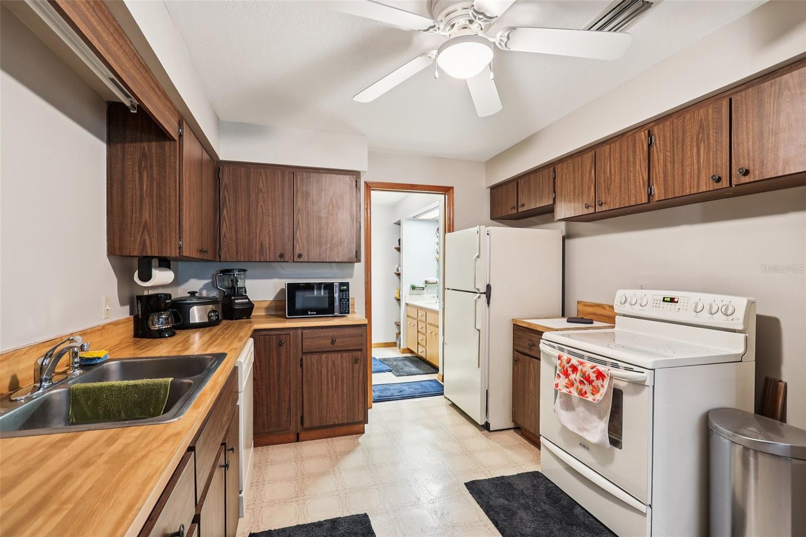2221 OAK HILL DR