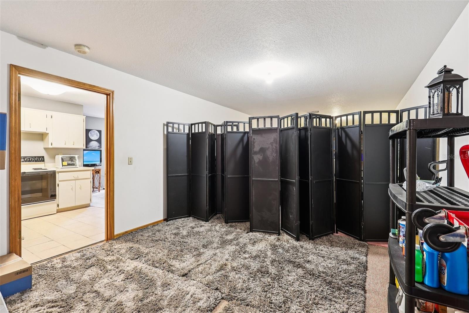 2221 OAK HILL DR