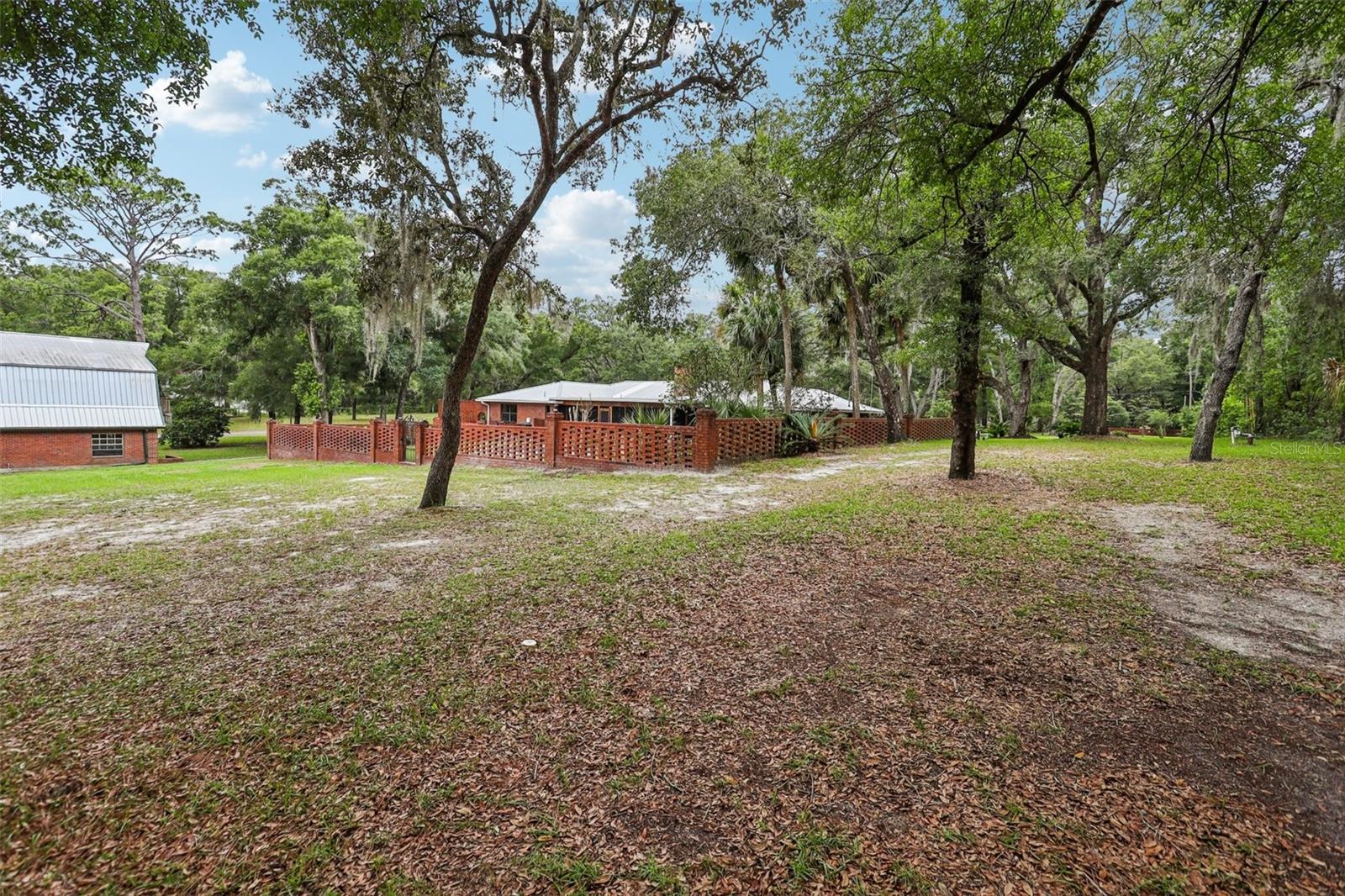 2221 OAK HILL DR