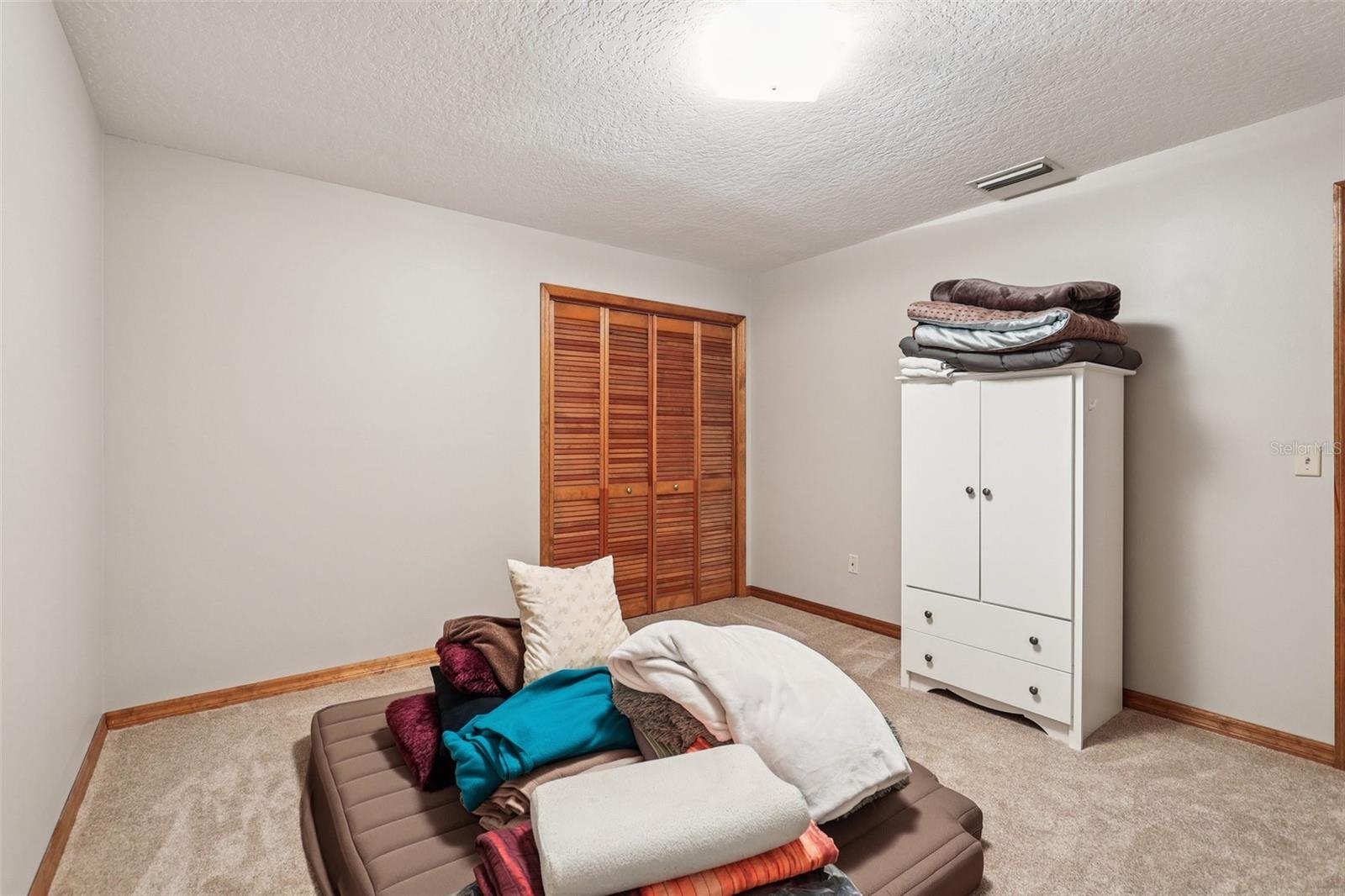 2221 OAK HILL DR