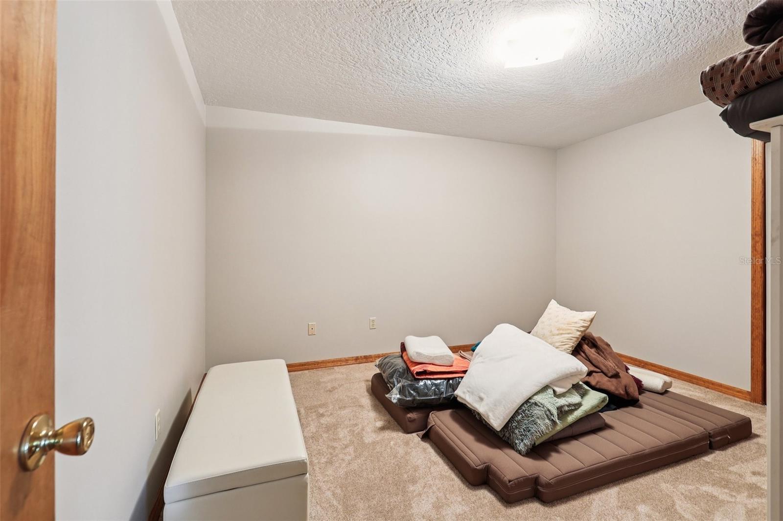 2221 OAK HILL DR