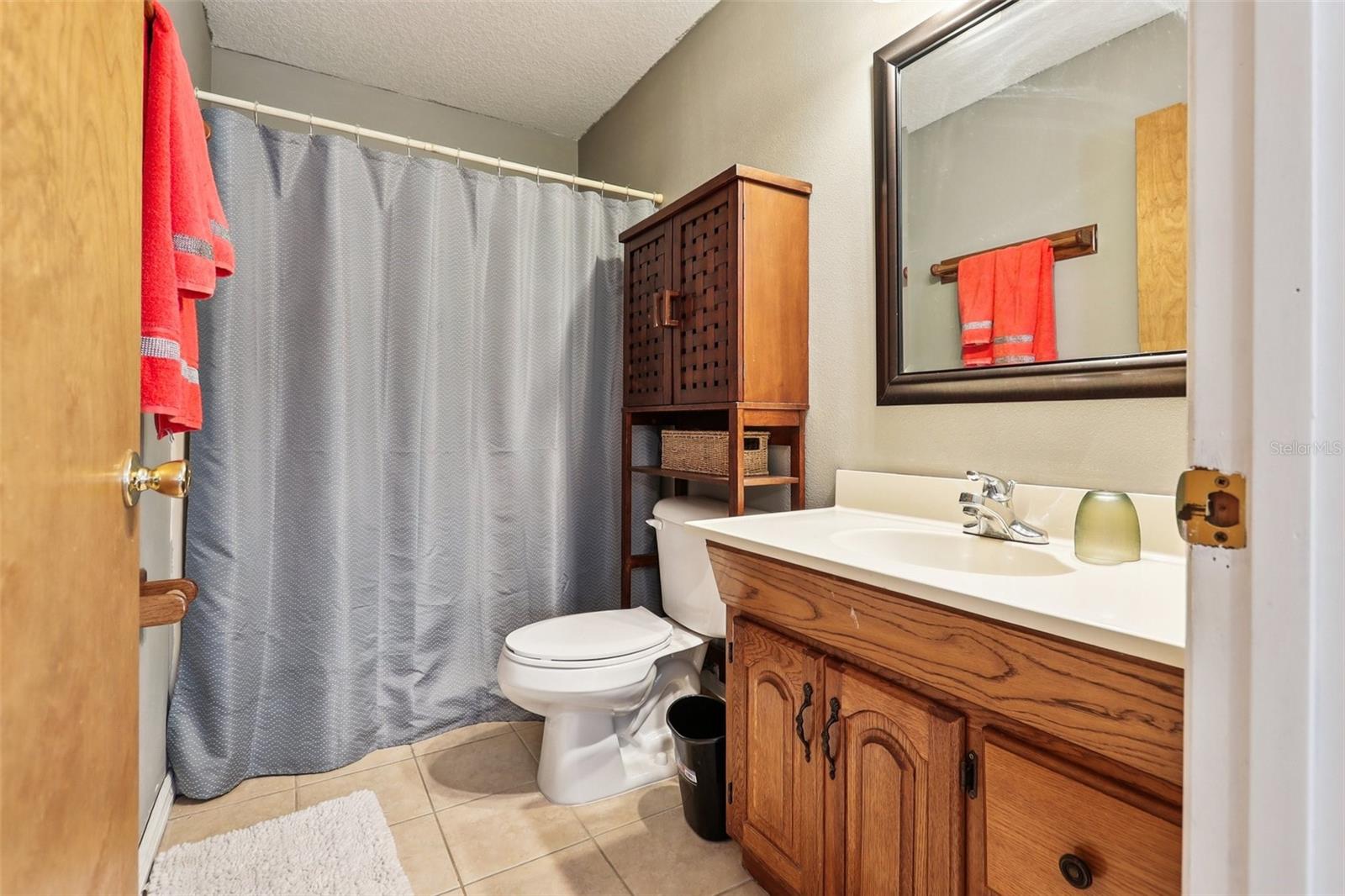 2221 OAK HILL DR