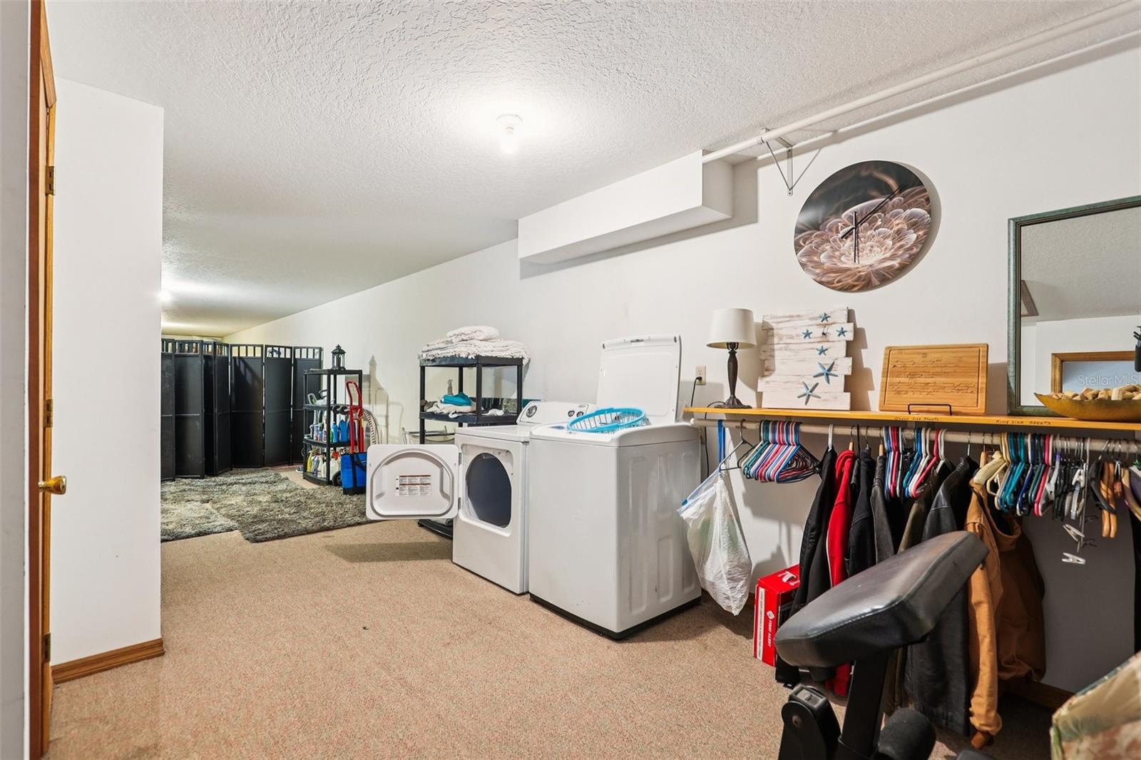 2221 OAK HILL DR