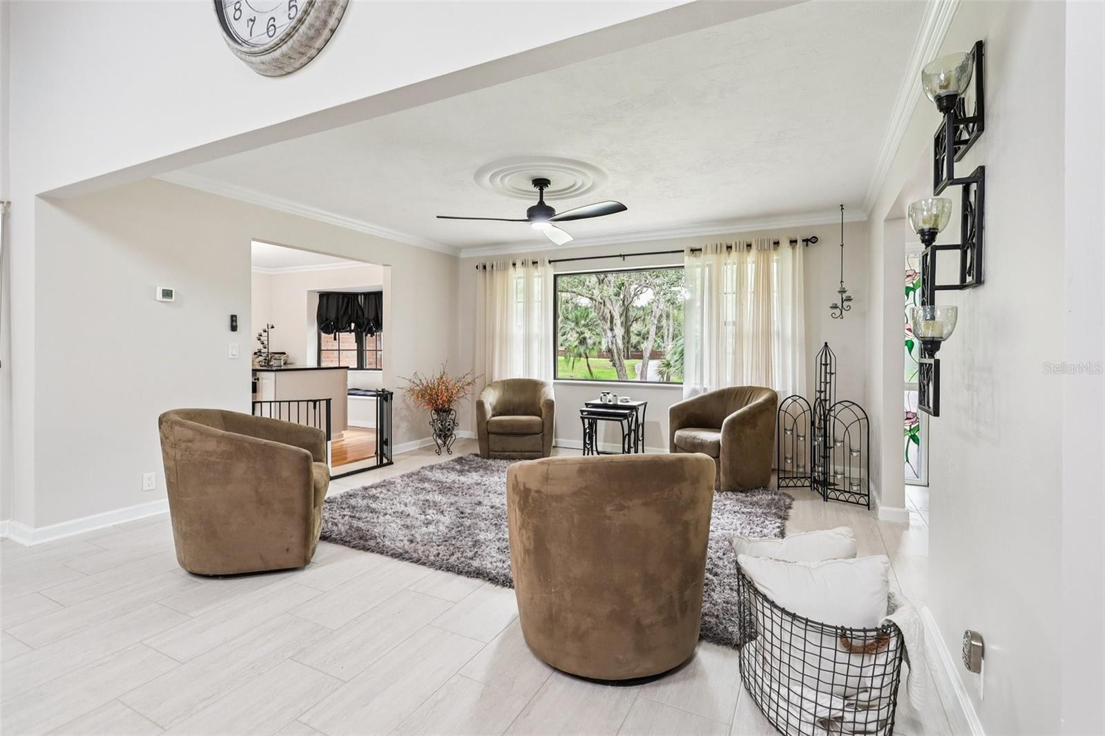 2221 OAK HILL DR