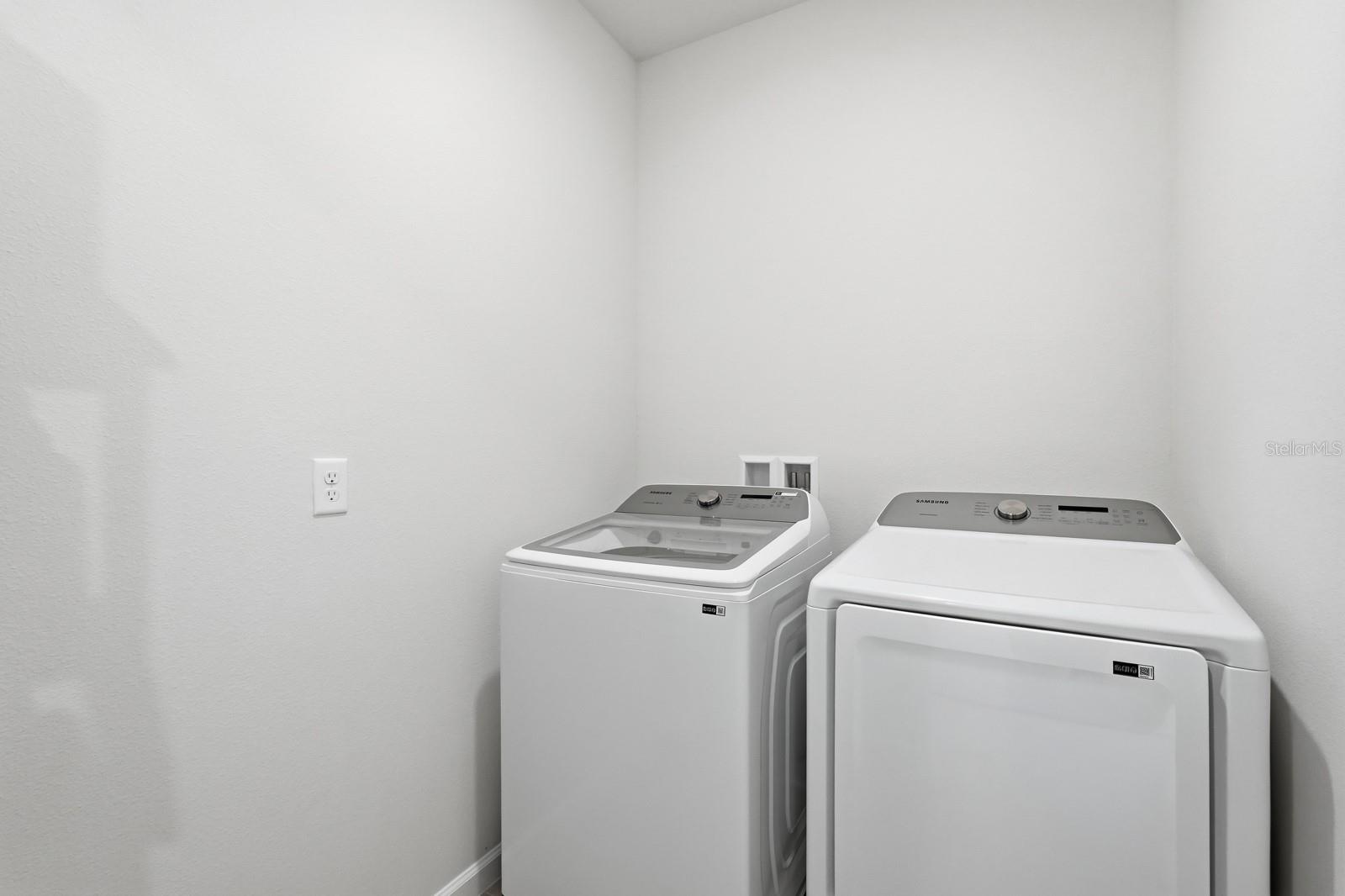 1002 RIVER FALLS CIR