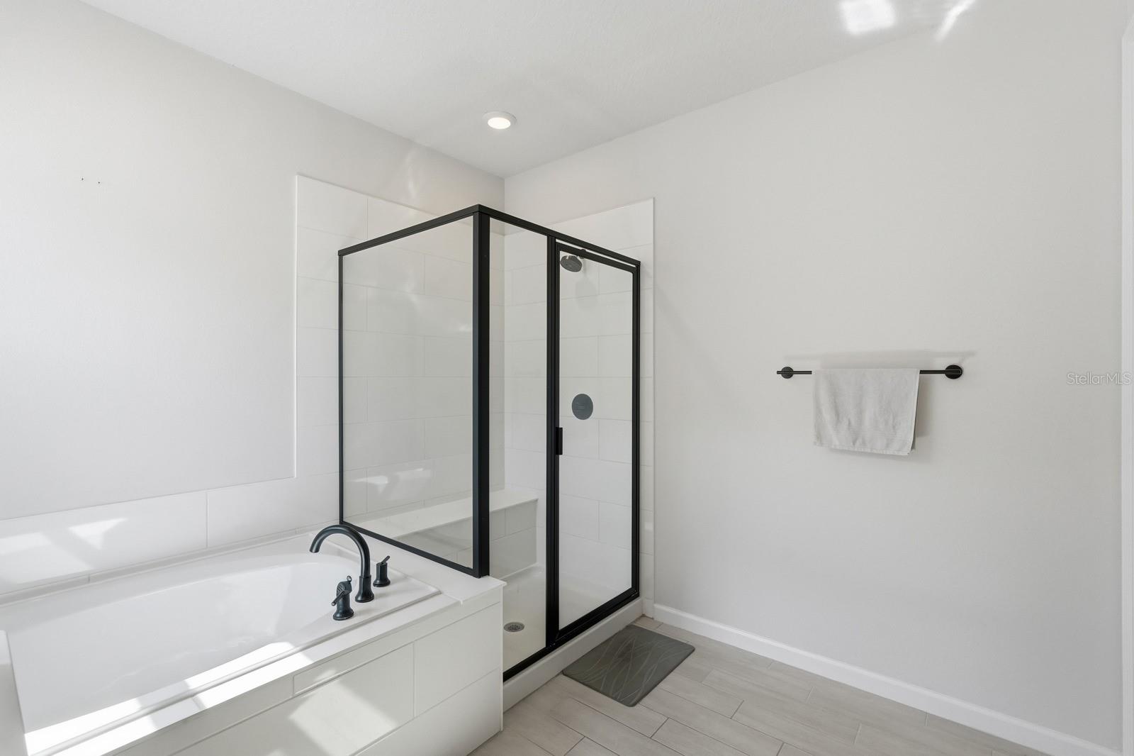 1002 RIVER FALLS CIR