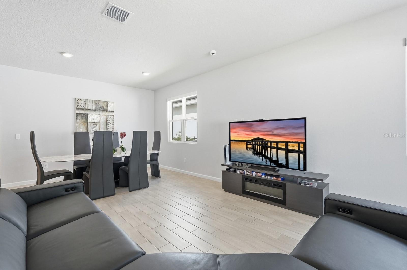 1002 RIVER FALLS CIR