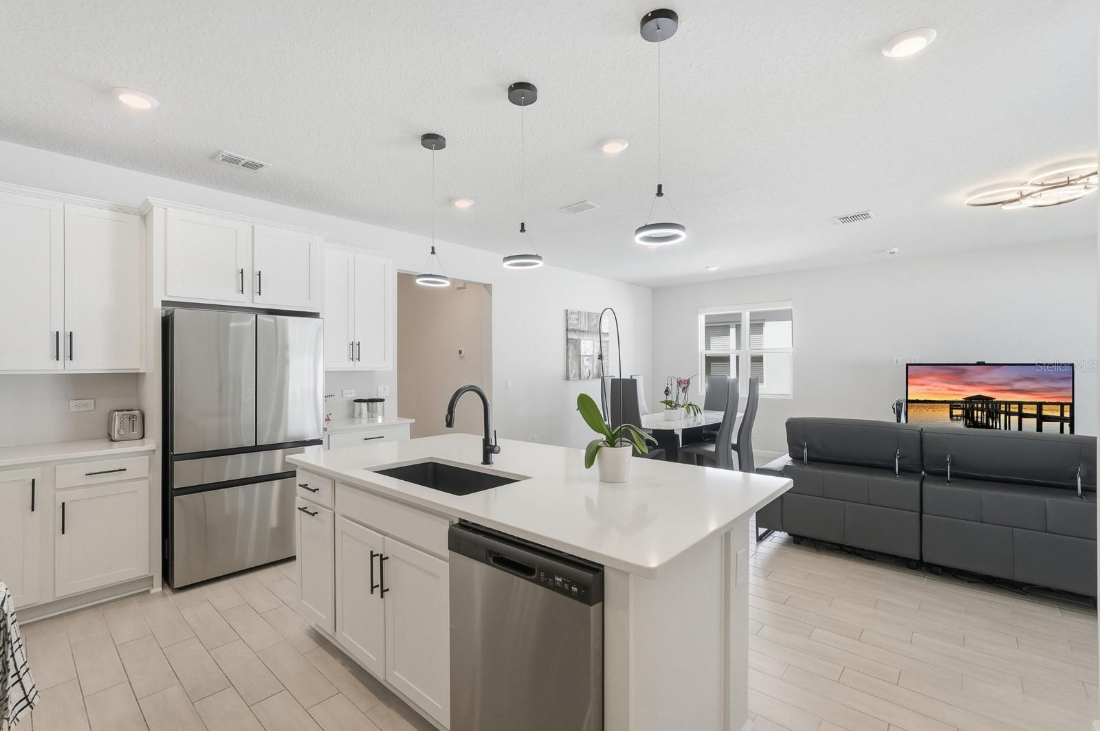 1002 RIVER FALLS CIR