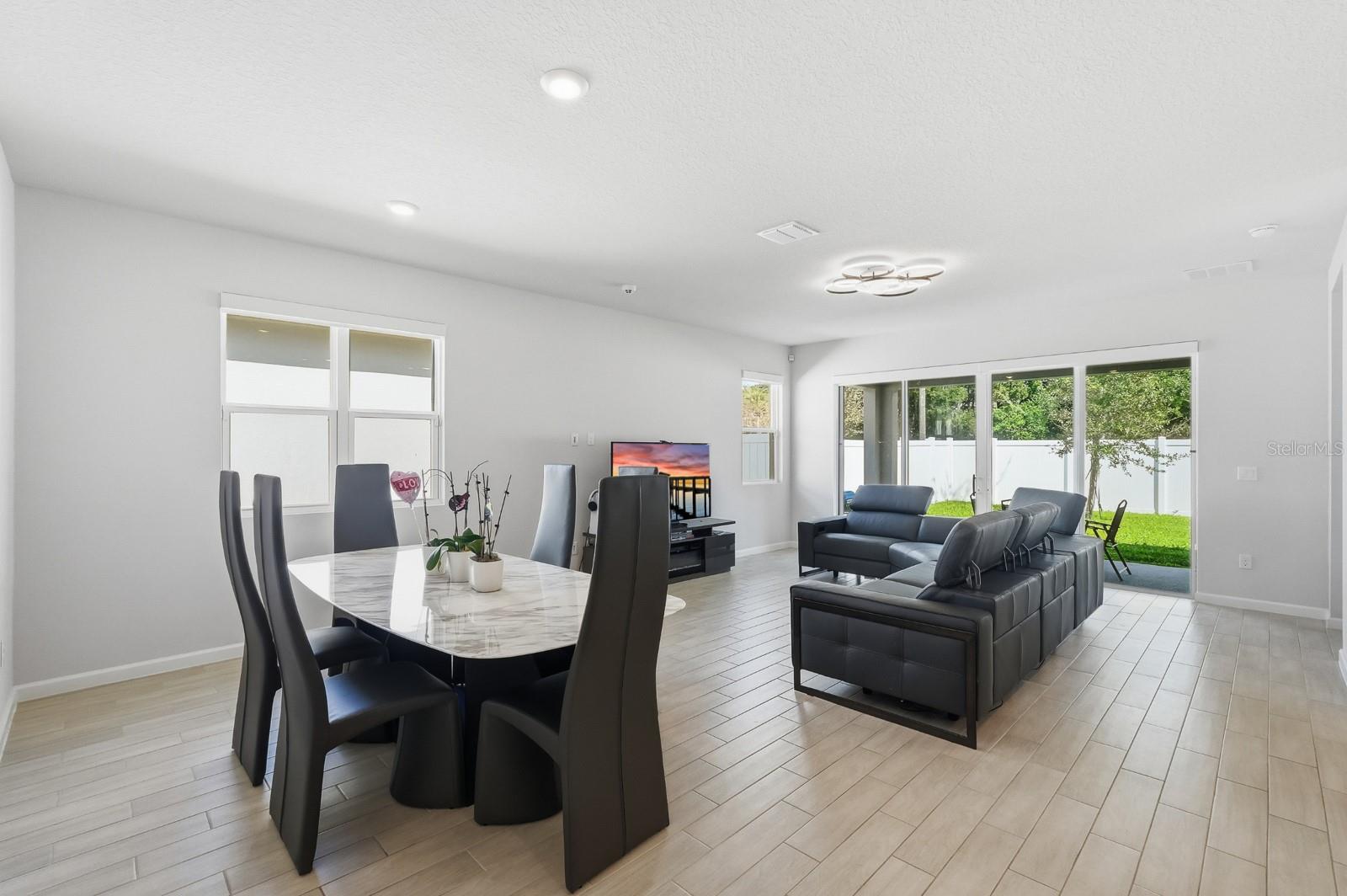 1002 RIVER FALLS CIR