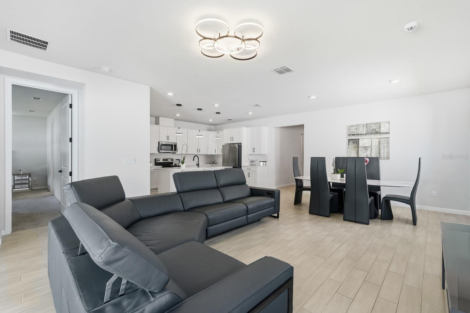 1002 RIVER FALLS CIR