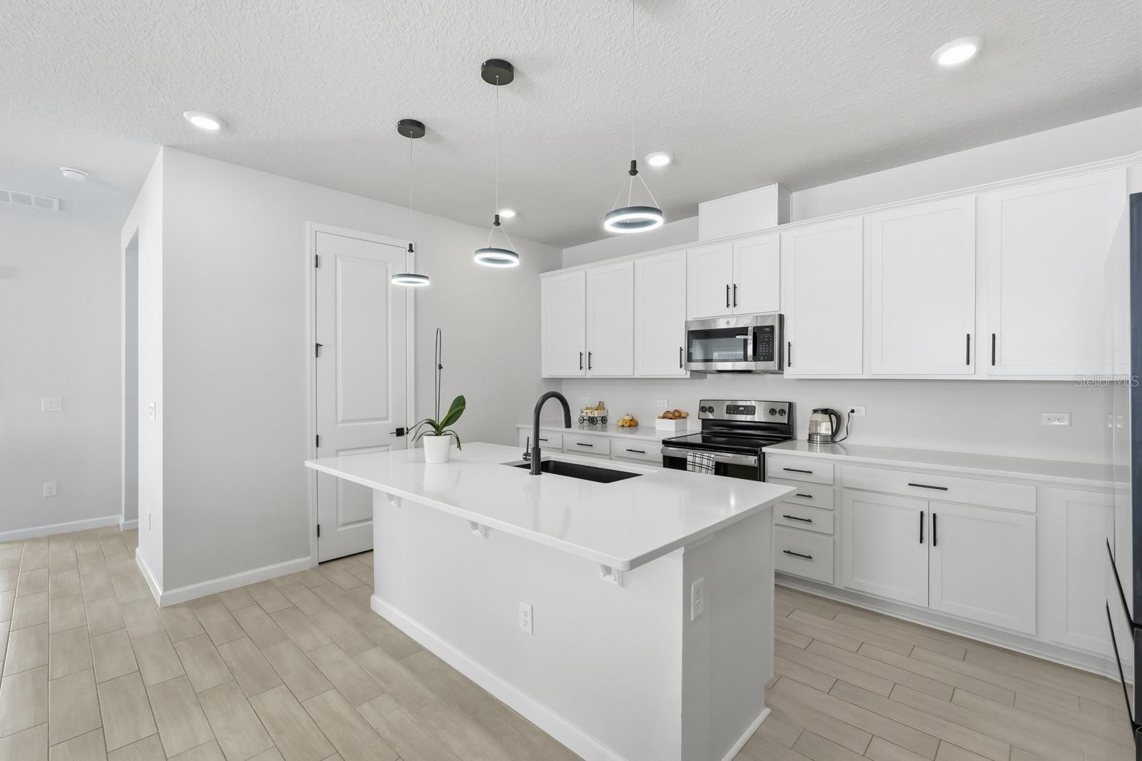 1002 RIVER FALLS CIR