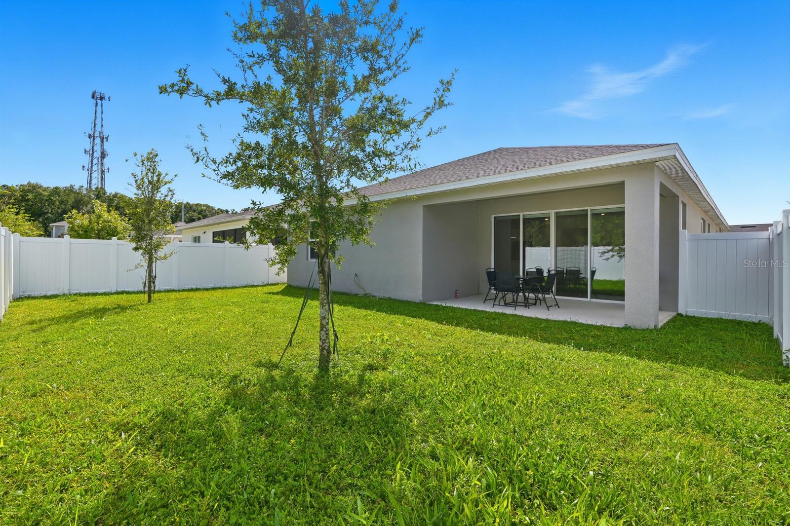 1002 RIVER FALLS CIR