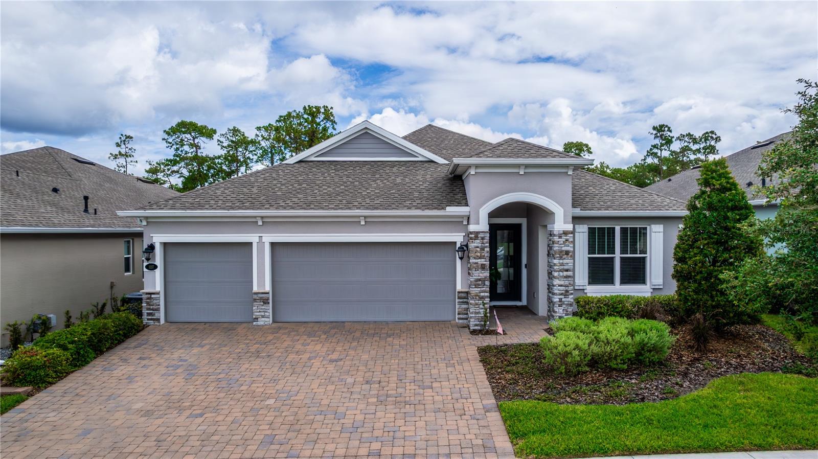 1227 VICTORIA HILLS DR N