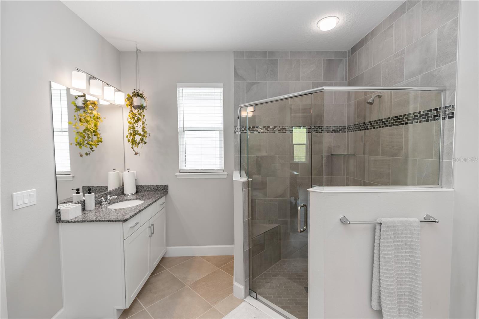 1227 VICTORIA HILLS DR N