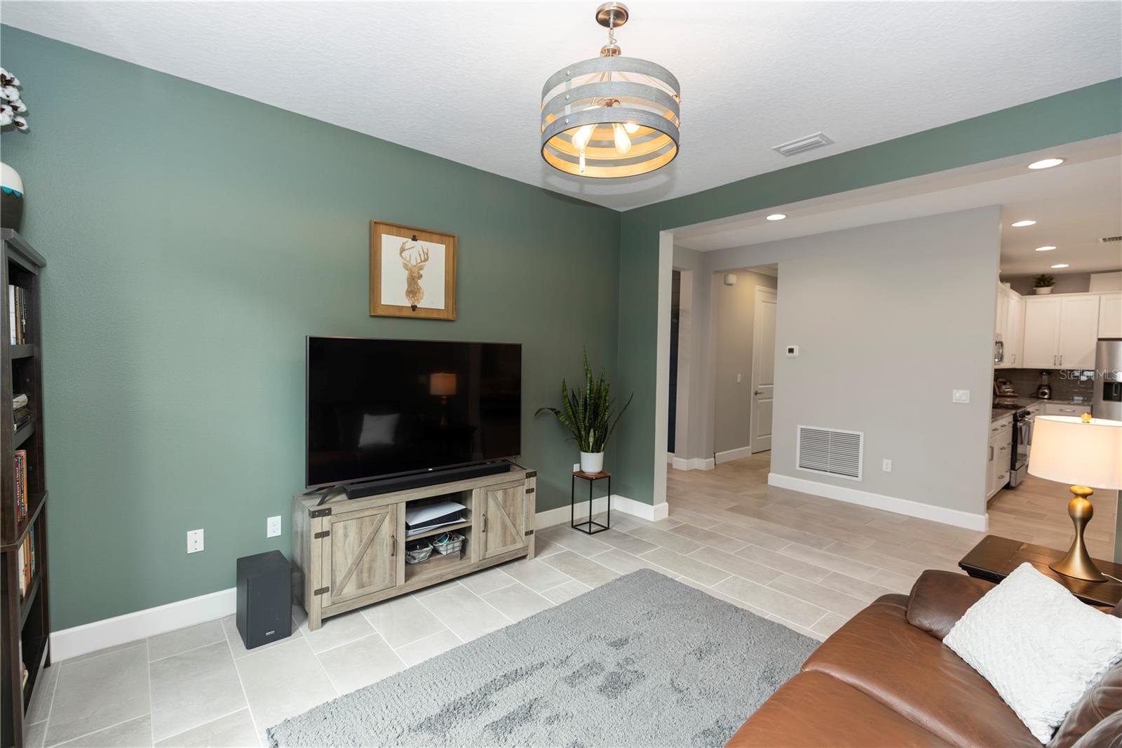 1227 VICTORIA HILLS DR N