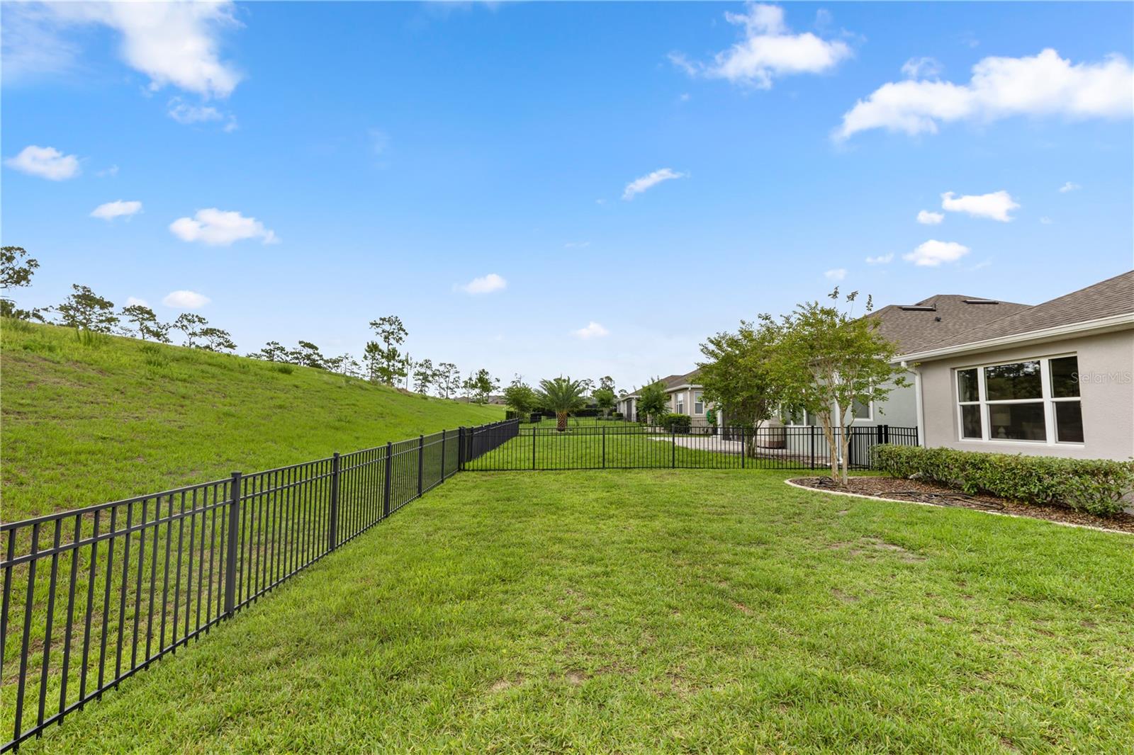 1227 VICTORIA HILLS DR N