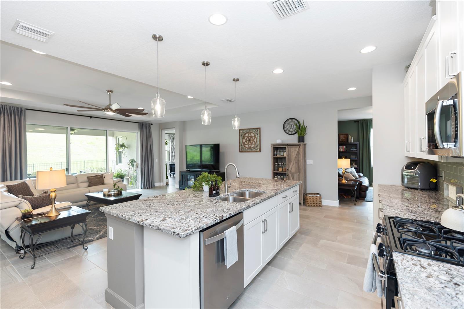 1227 VICTORIA HILLS DR N