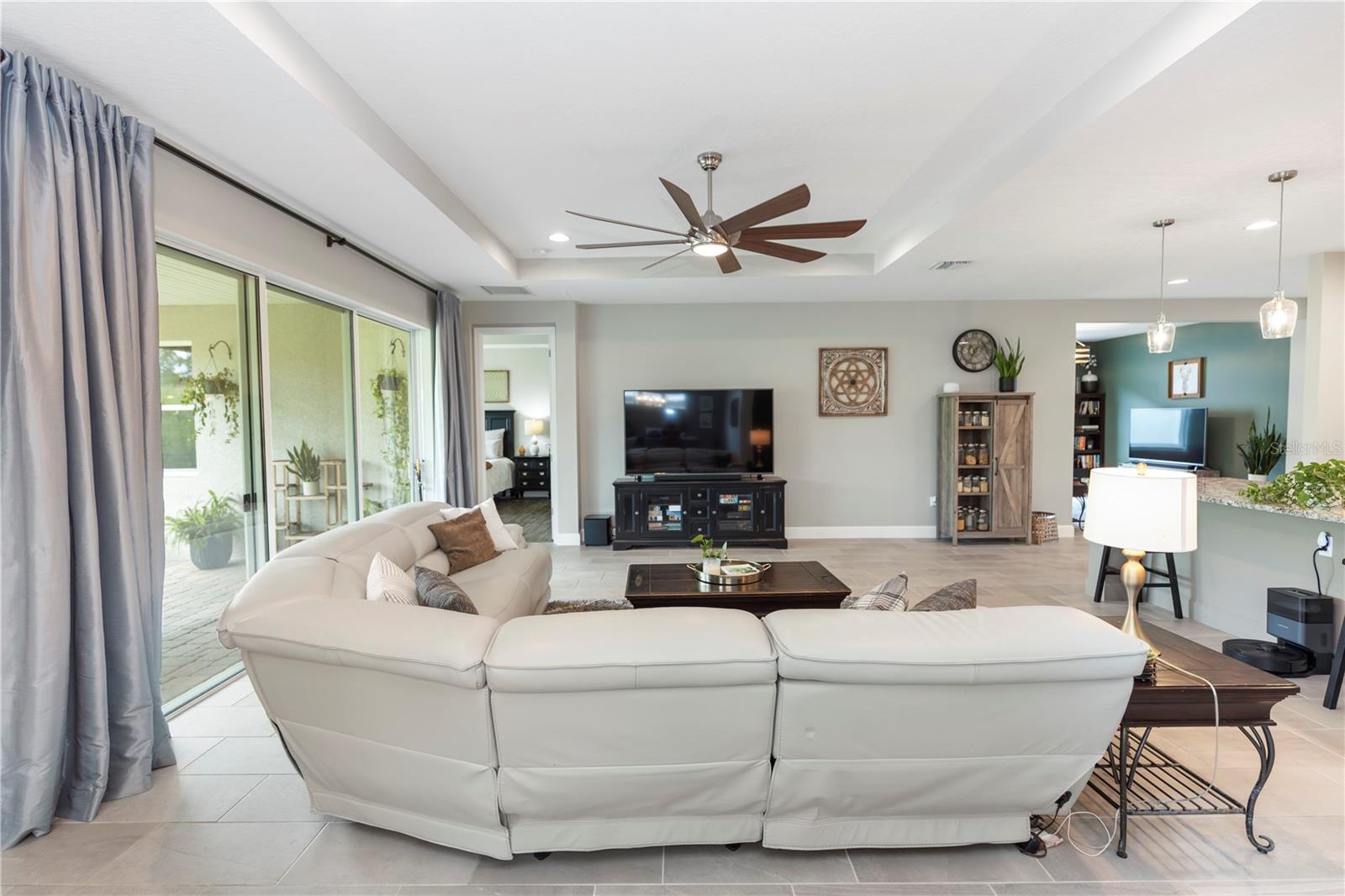 1227 VICTORIA HILLS DR N