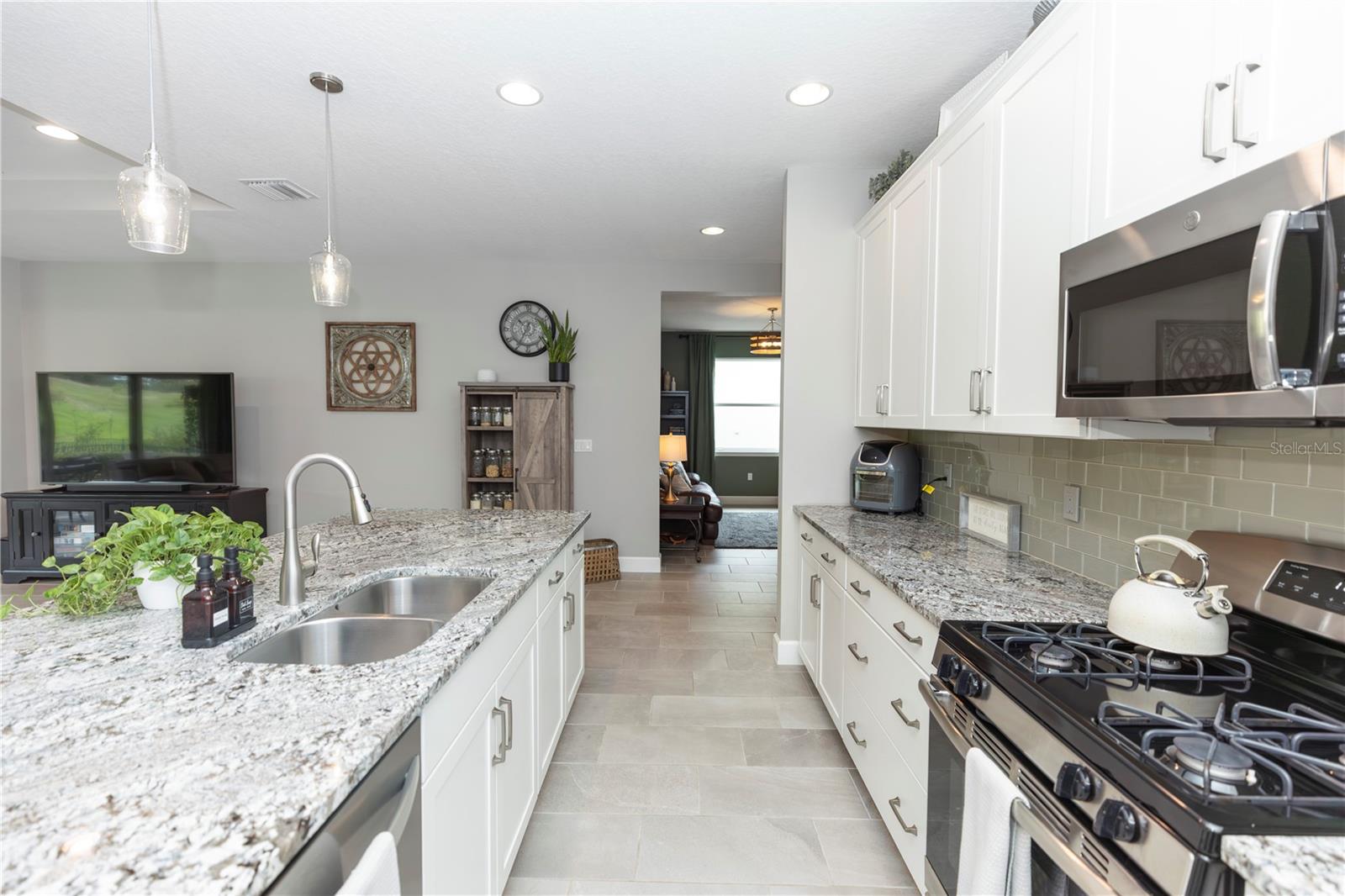 1227 VICTORIA HILLS DR N