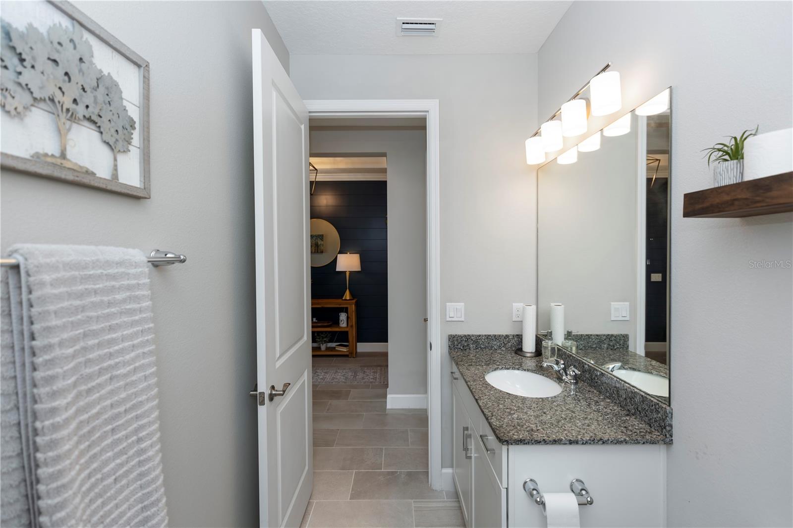 1227 VICTORIA HILLS DR N