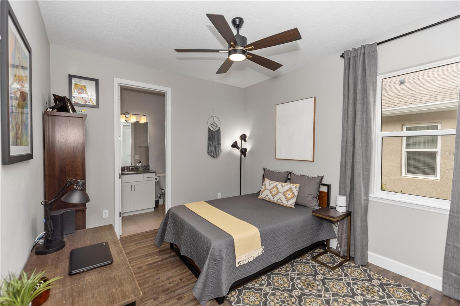 1227 VICTORIA HILLS DR N