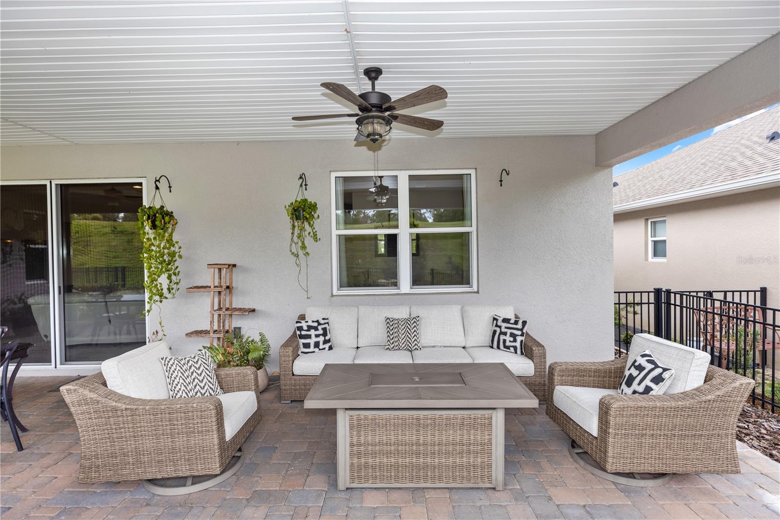 1227 VICTORIA HILLS DR N